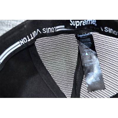 Дитяча кепка trucker Classic Supreme 53-55 см KE T1730-168 Світло-сіра Дитяча кепка trucker Classic Supreme 53-55 см KE T1730-168 Світло-сіра