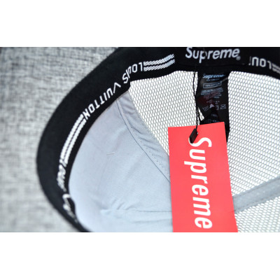 Дитяча кепка trucker Classic Supreme 53-55 см KE T1730-164 Світло-сіра Дитяча кепка trucker Classic Supreme 53-55 см KE T1730-164 Світло-сіра